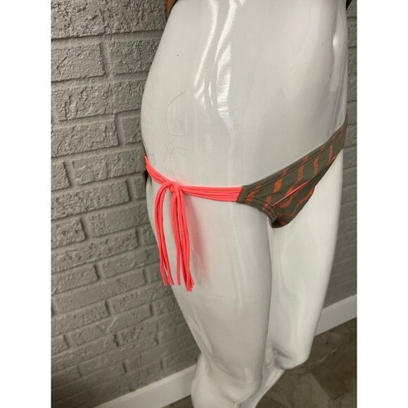 Gossip 2 Piece Swimsuit Size L - Picture 6 of 11